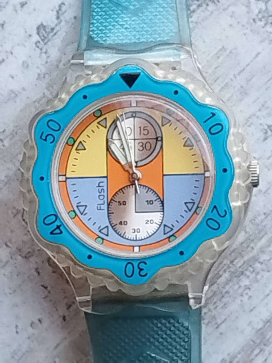 MENS FLASH SPORTS WATCH WITH ROTATING BEZEL AND SEE-THROUGH BACK IN EXCELLENT WORKING CONDITION