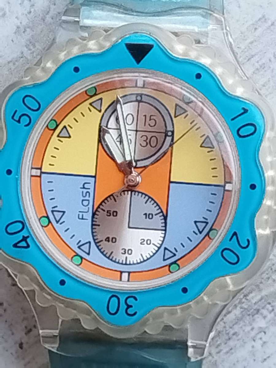 MENS FLASH SPORTS WATCH WITH ROTATING BEZEL AND SEE-THROUGH BACK IN EXCELLENT WORKING CONDITION