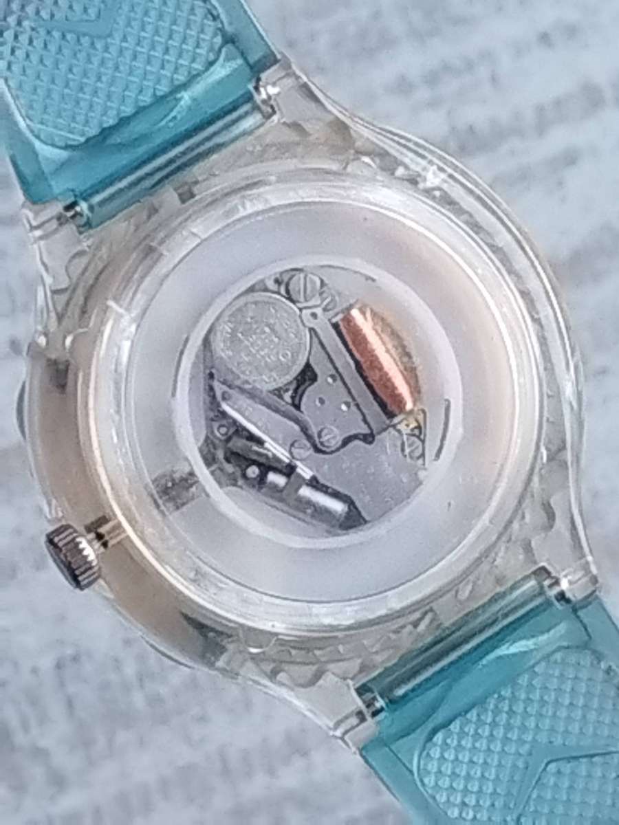 MENS FLASH SPORTS WATCH WITH ROTATING BEZEL AND SEE-THROUGH BACK IN EXCELLENT WORKING CONDITION