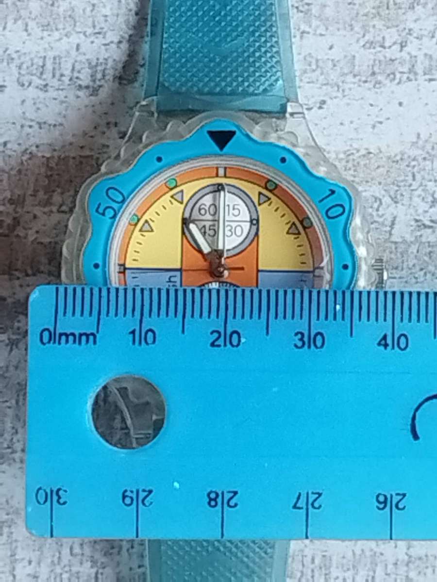 MENS FLASH SPORTS WATCH WITH ROTATING BEZEL AND SEE-THROUGH BACK IN EXCELLENT WORKING CONDITION