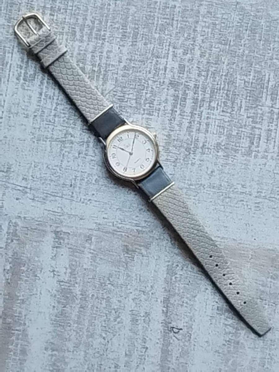 MENS VINTAGE VELLE VALEE GOLD WATCH IN EXCELLENT WORKING CONDITION