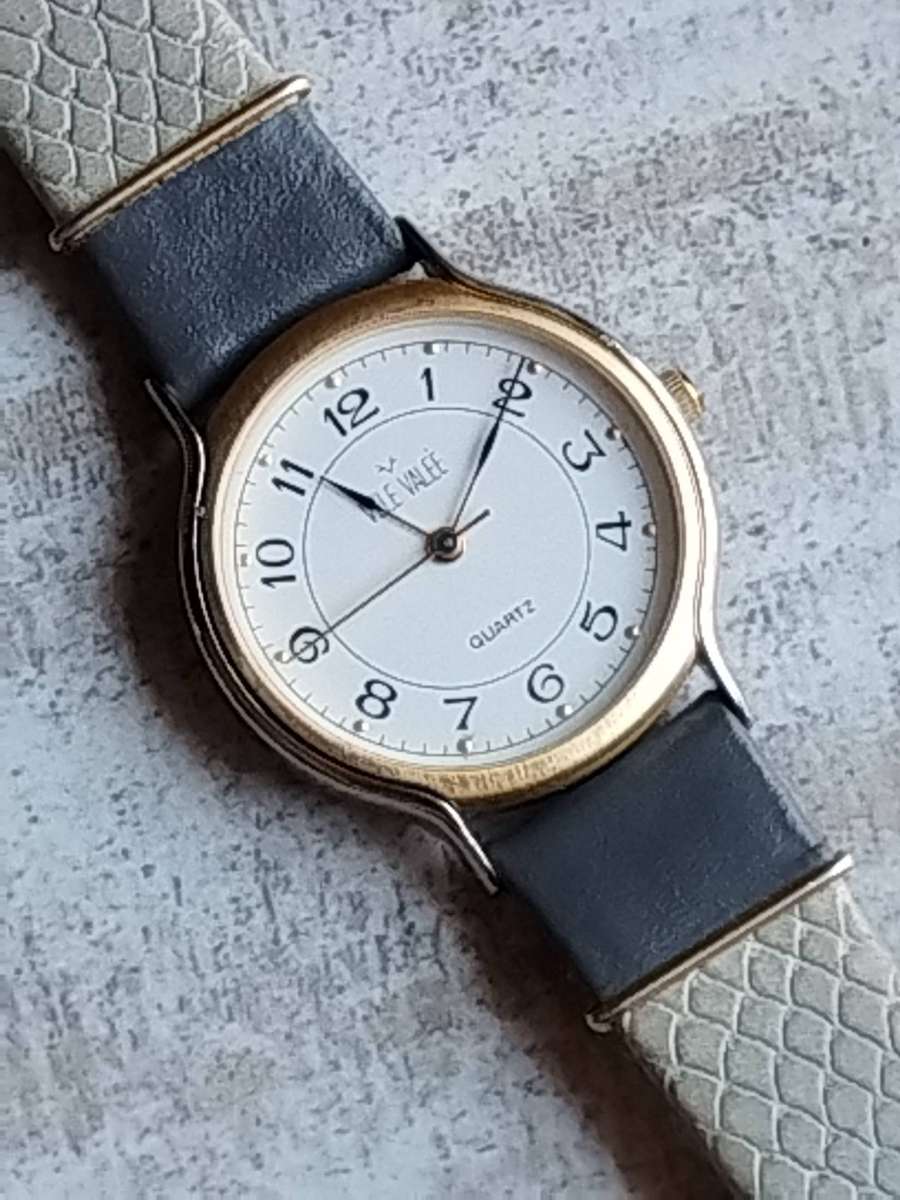 MENS VINTAGE VELLE VALEE GOLD WATCH IN EXCELLENT WORKING CONDITION