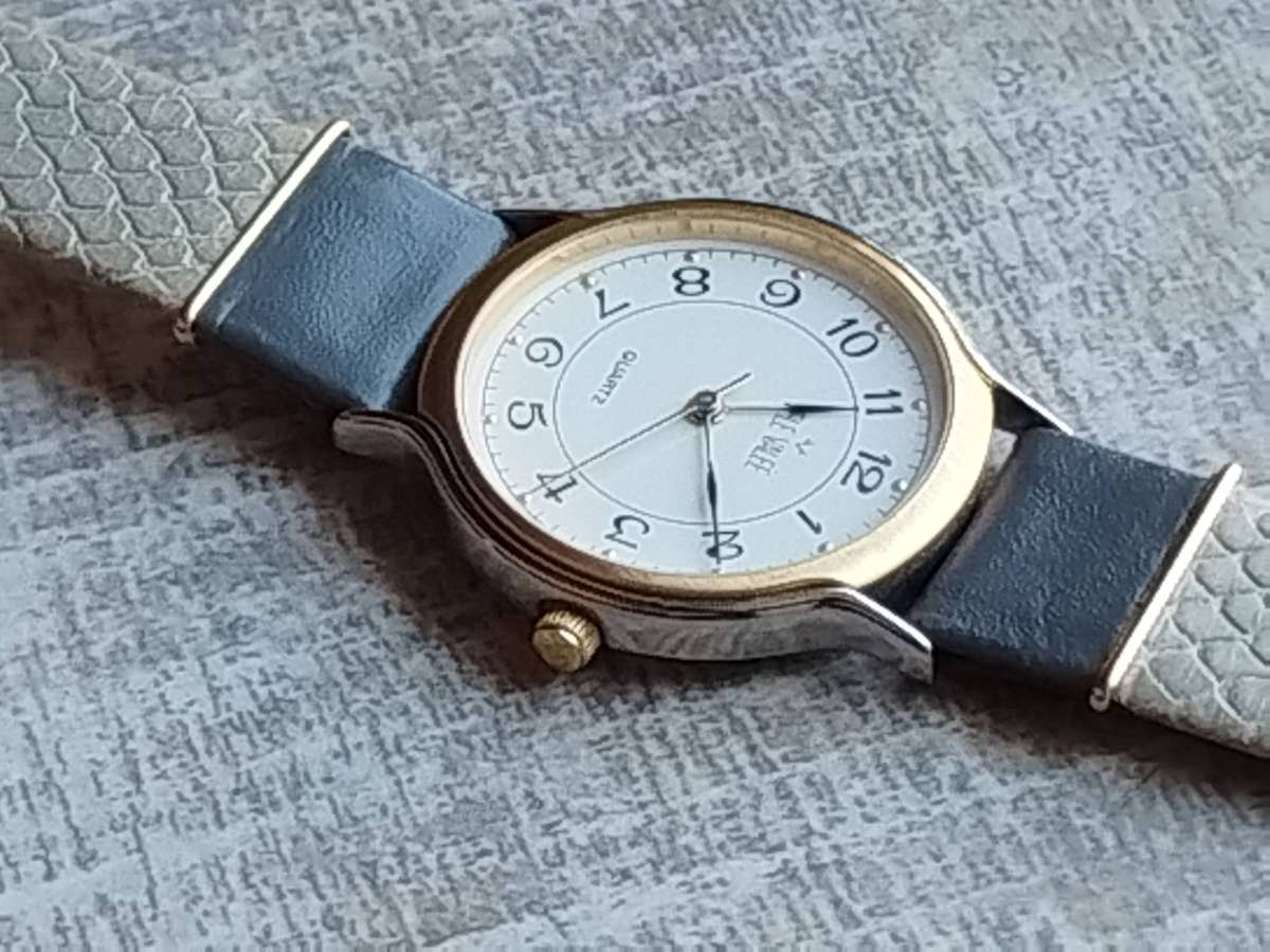 MENS VINTAGE VELLE VALEE GOLD WATCH IN EXCELLENT WORKING CONDITION