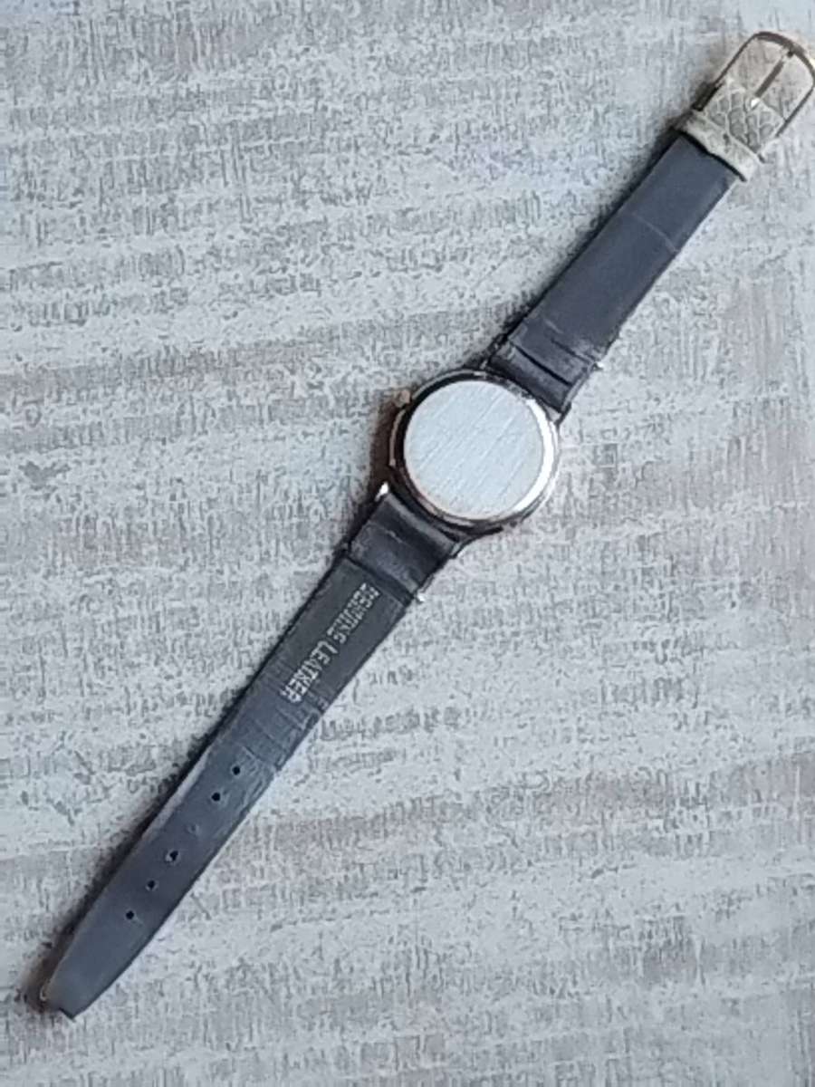 MENS VINTAGE VELLE VALEE GOLD WATCH IN EXCELLENT WORKING CONDITION