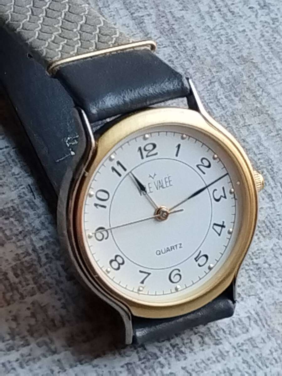 MENS VINTAGE VELLE VALEE GOLD WATCH IN EXCELLENT WORKING CONDITION