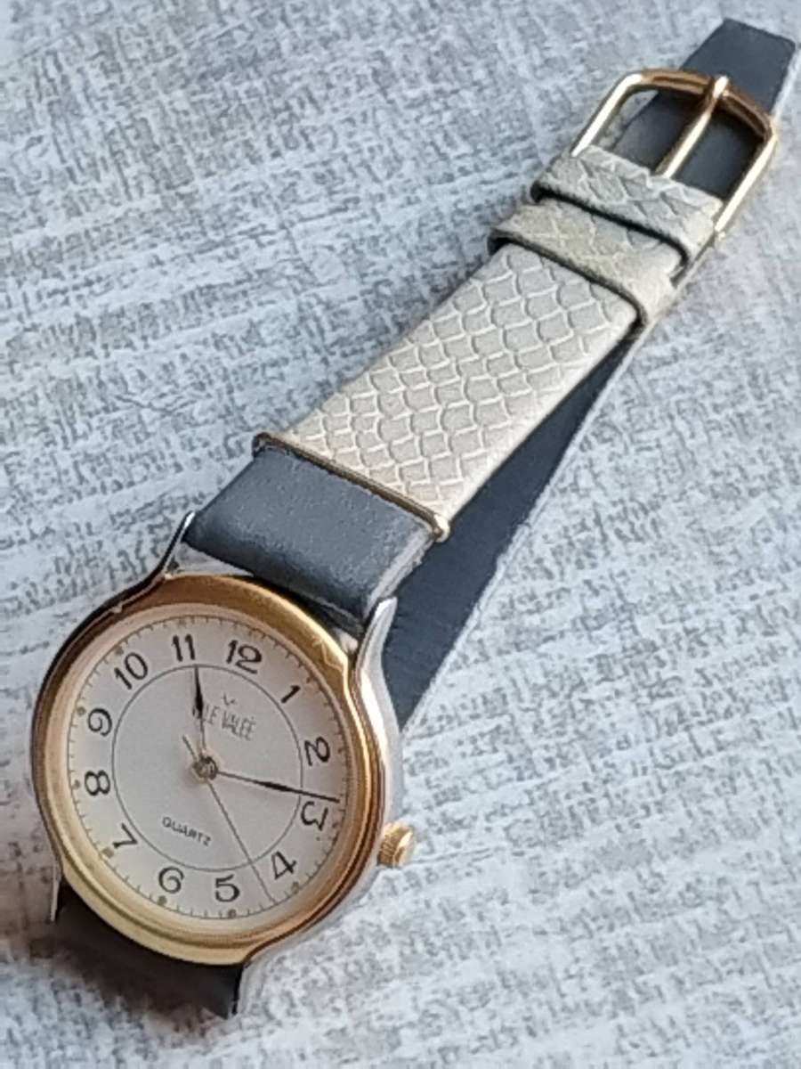 MENS VINTAGE VELLE VALEE GOLD WATCH IN EXCELLENT WORKING CONDITION