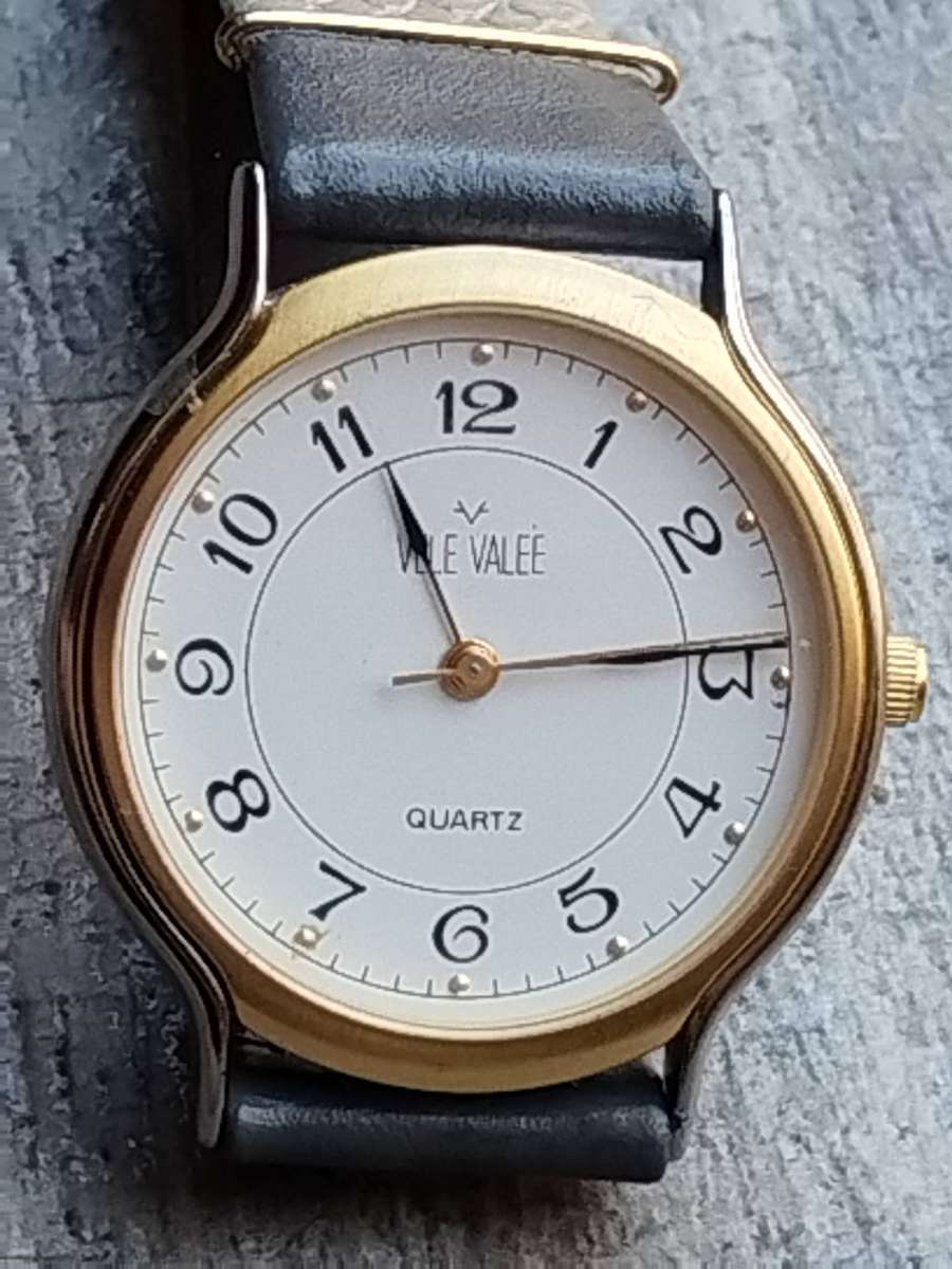MENS VINTAGE VELLE VALEE GOLD WATCH IN EXCELLENT WORKING CONDITION