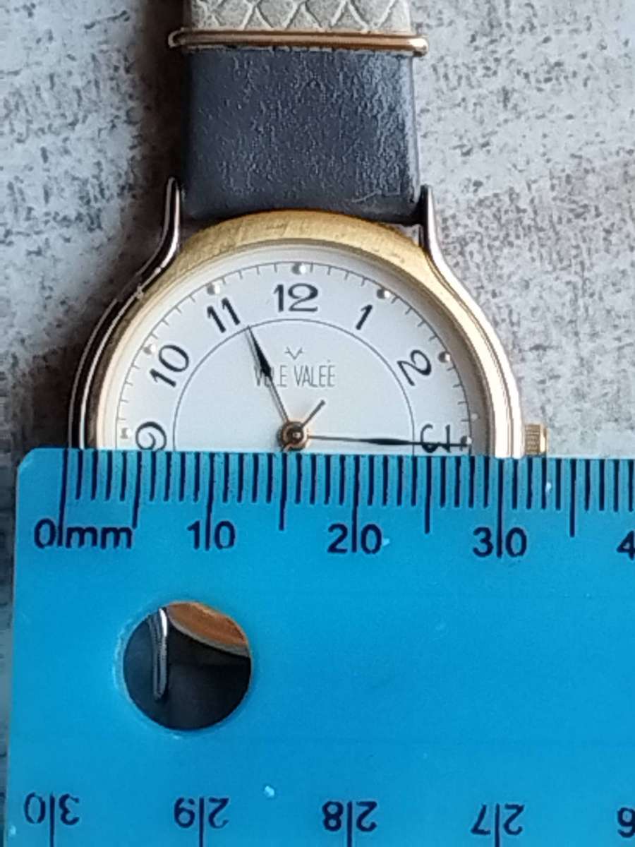 MENS VINTAGE VELLE VALEE GOLD WATCH IN EXCELLENT WORKING CONDITION