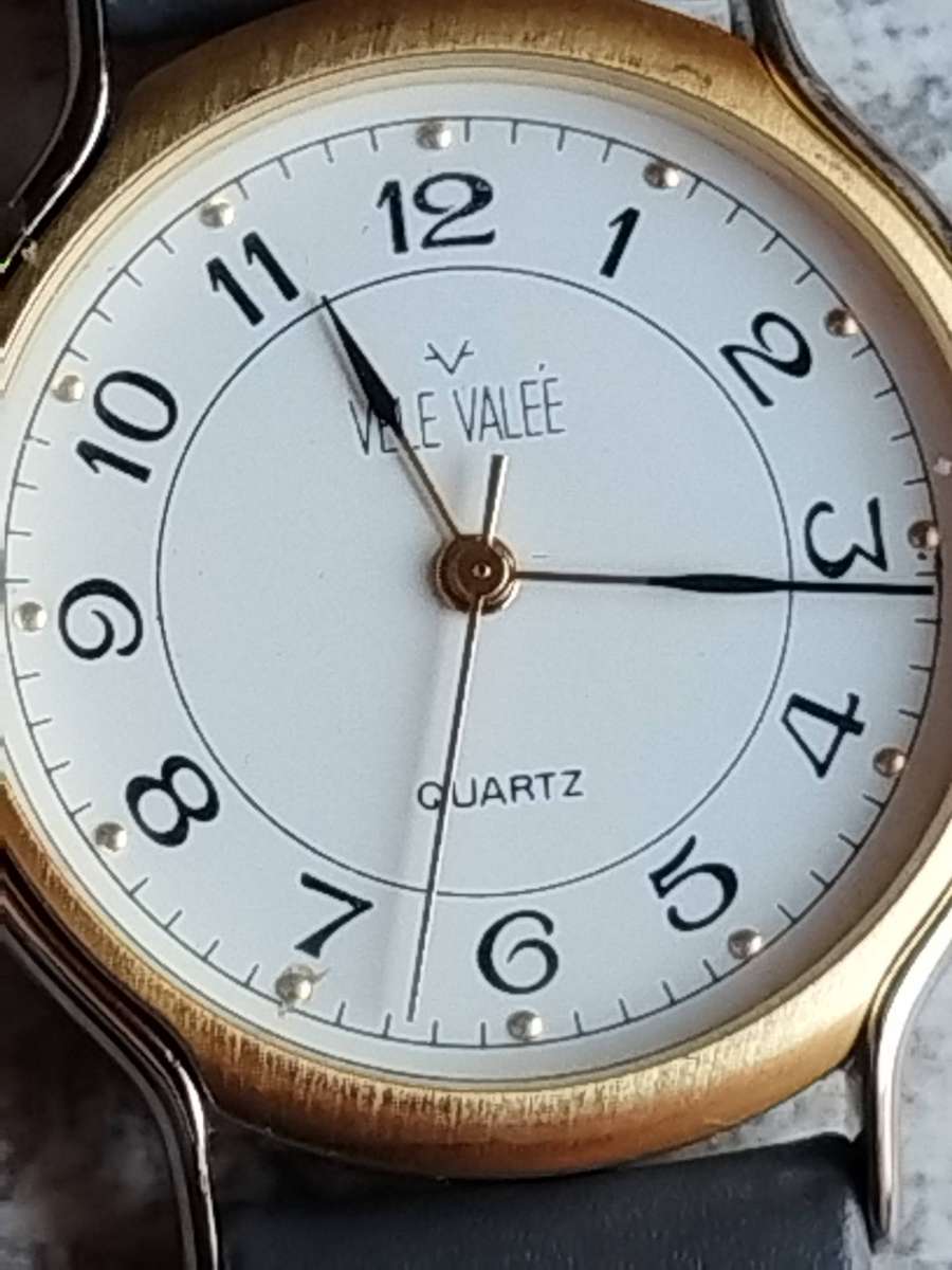 MENS VINTAGE VELLE VALEE GOLD WATCH IN EXCELLENT WORKING CONDITION