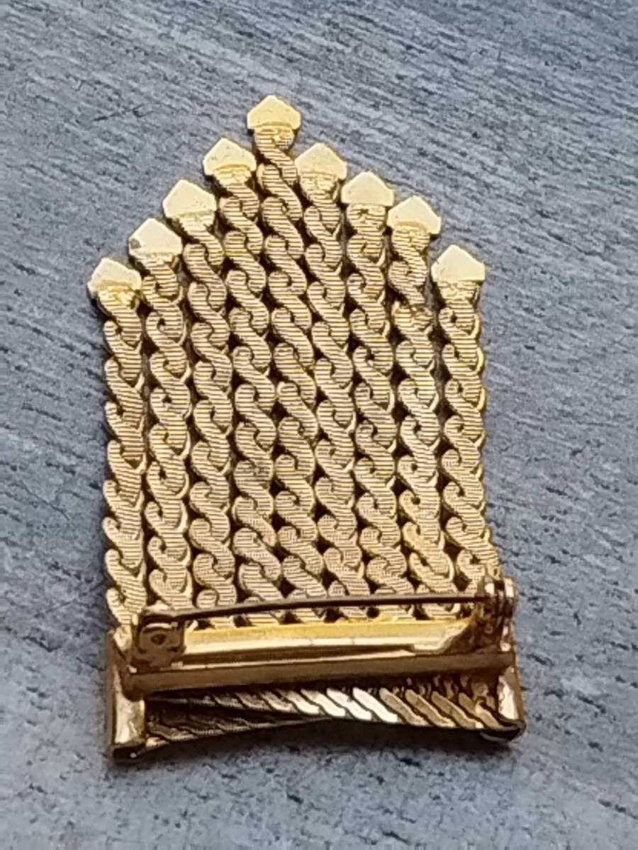 LADIES STUNNING VINTAGE GOLD BROOCH IN GREAT CONDITION