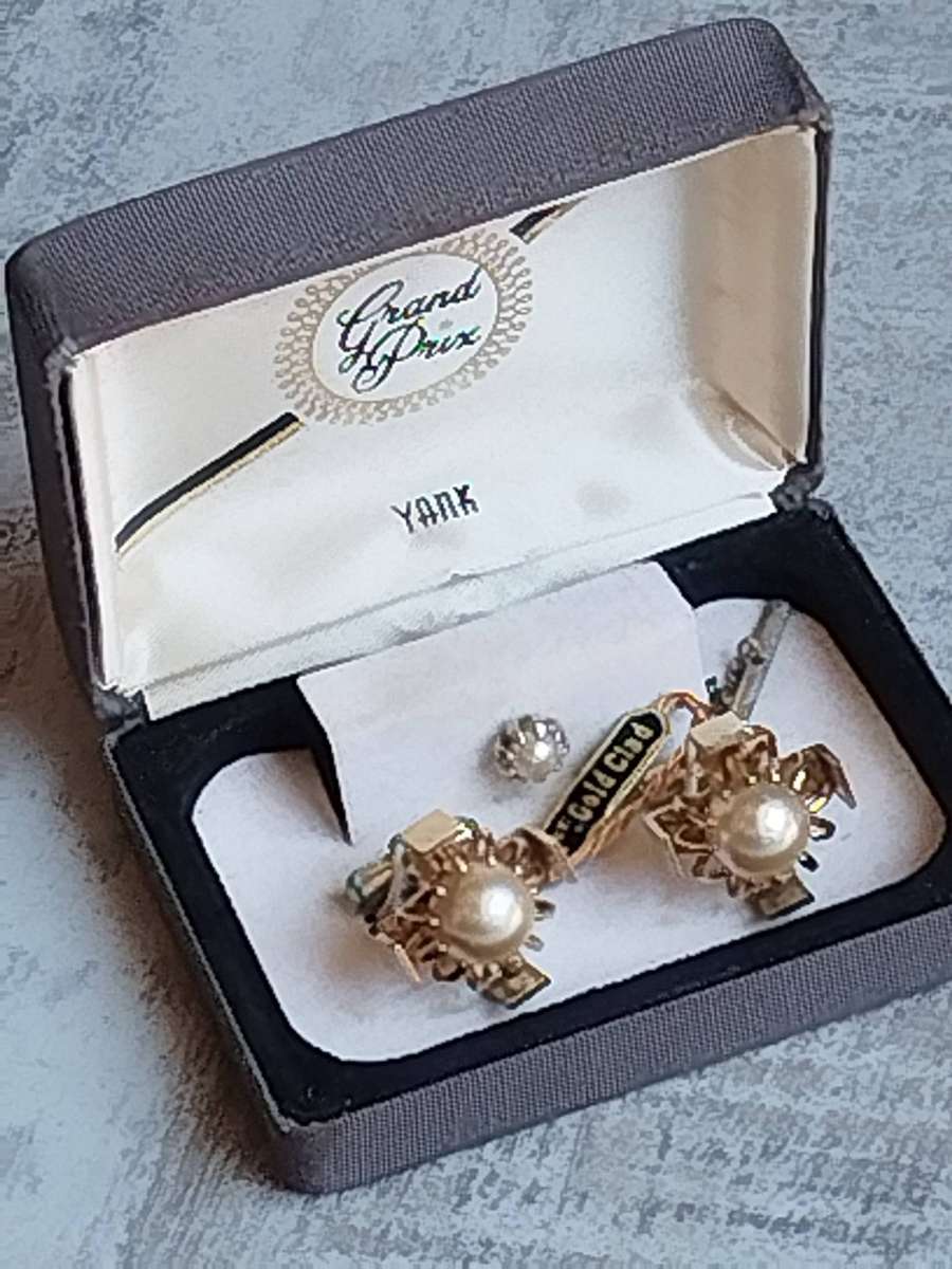 MENS VINTAGE 22CT GOLD CLAD PEARL CUFFLINKS WITH ORIGINAL DISPLAY BOX