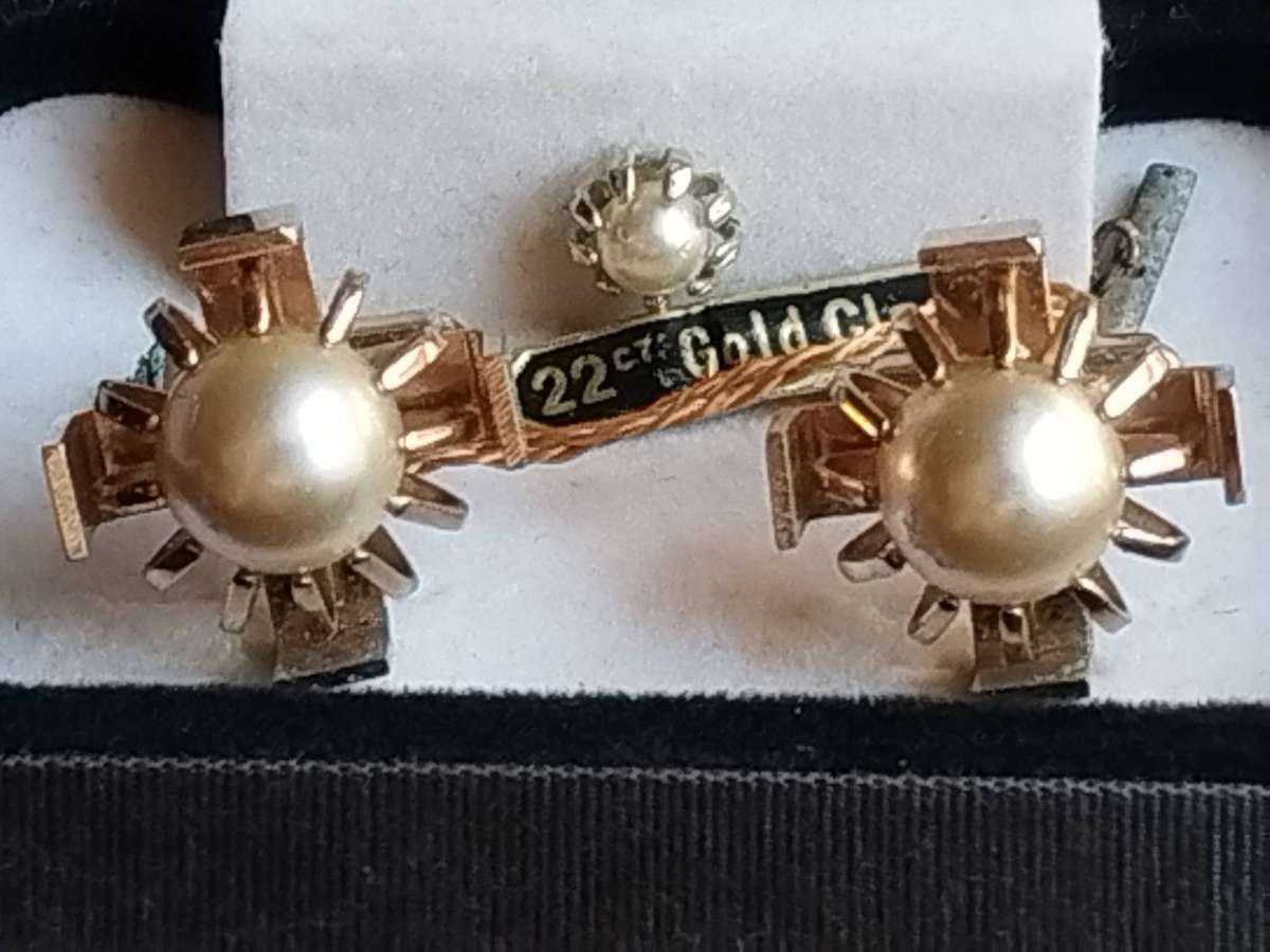 MENS VINTAGE 22CT GOLD CLAD PEARL CUFFLINKS WITH ORIGINAL DISPLAY BOX