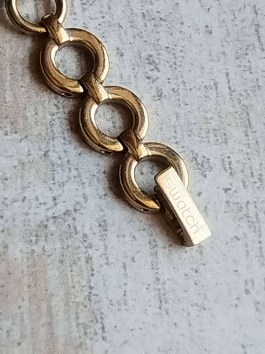 LADIES VINTAGE SWATCH AG-2006 GOLD WATCH IN EXCELLENT WORKING CONDITION - STRAP BROKEN