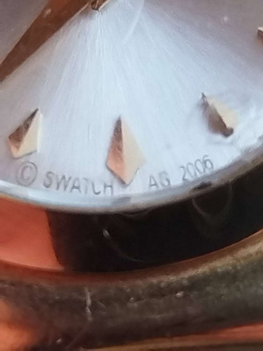 LADIES VINTAGE SWATCH AG-2006 GOLD WATCH IN EXCELLENT WORKING CONDITION - STRAP BROKEN