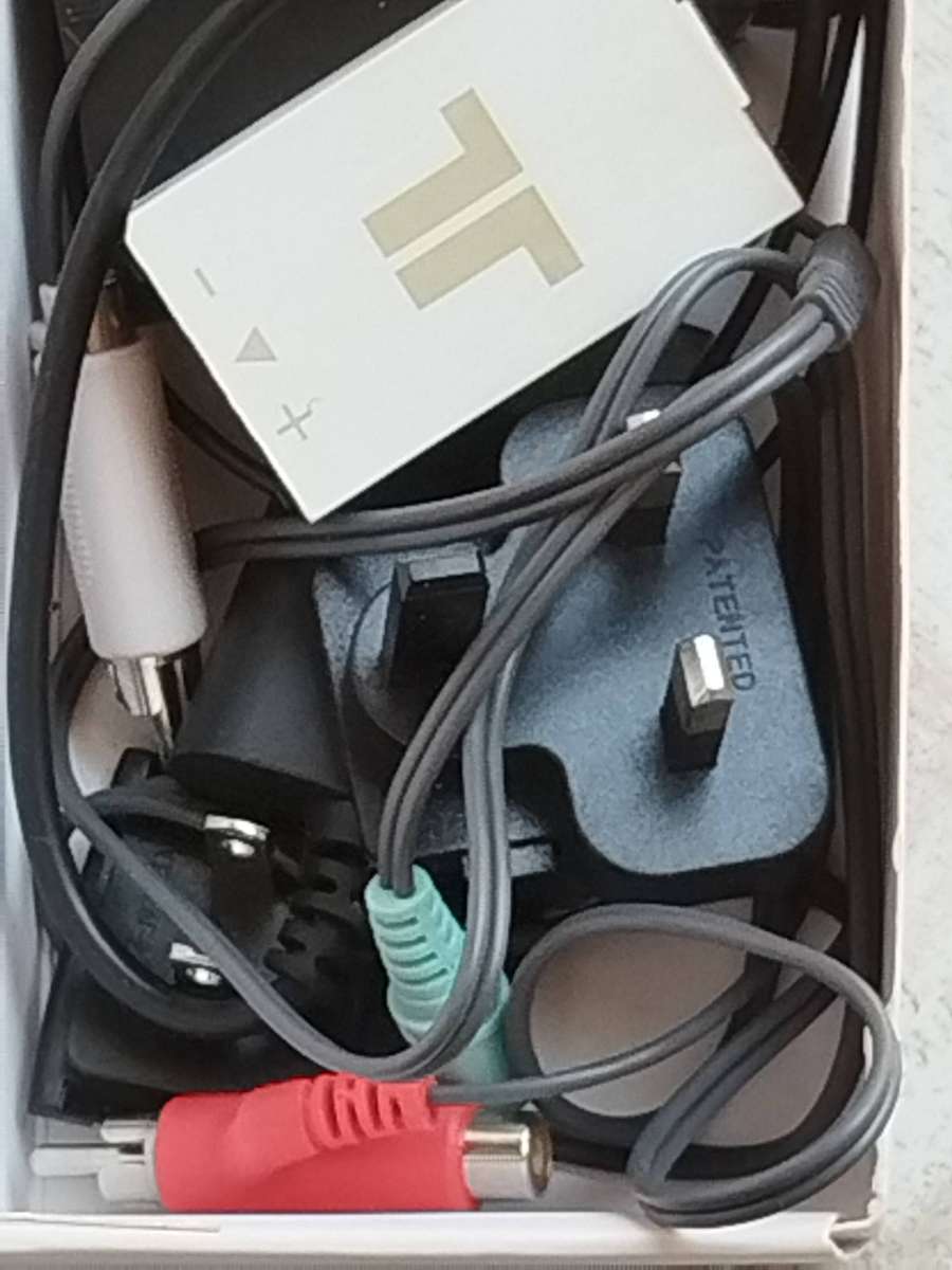 XBOX TRITTON WARHEAD 7.1 WIRELESS SURROUND HEADSET WITH BOX AND ACCESSORIES