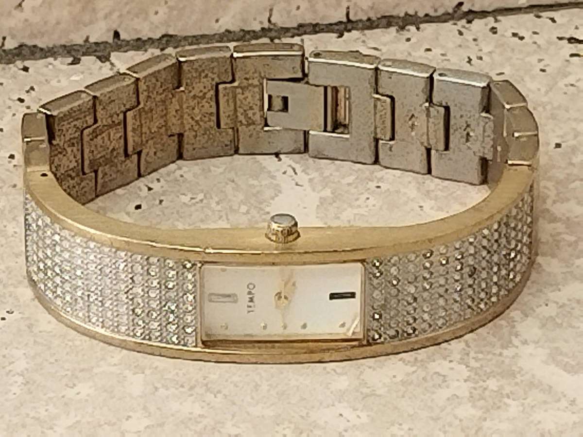 LADIES STUNNING TEMPO GOLD PLATED WATCH IN EXCELLENT WORKING CONDITION