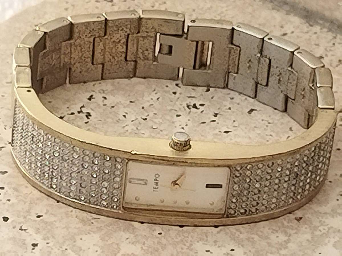 LADIES STUNNING TEMPO GOLD PLATED WATCH IN EXCELLENT WORKING CONDITION
