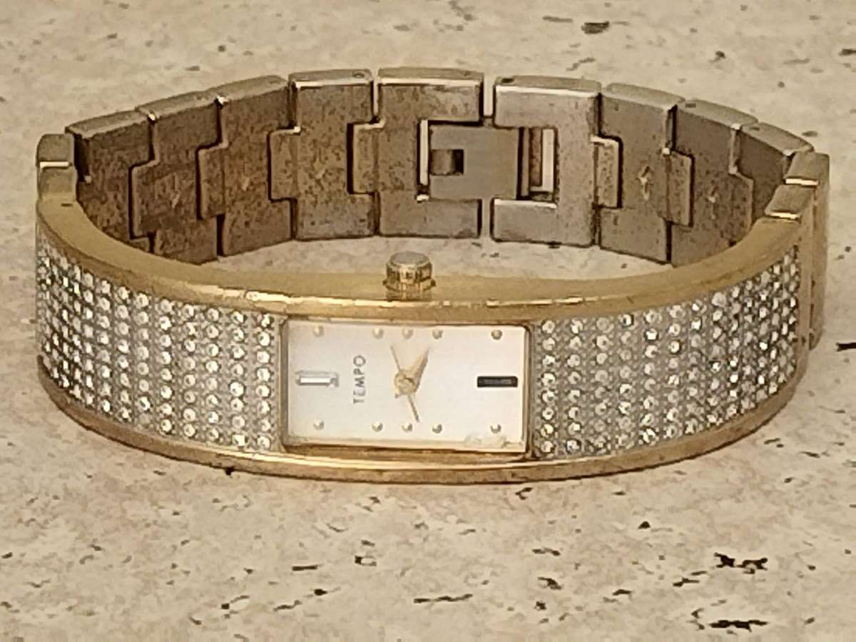 LADIES STUNNING TEMPO GOLD PLATED WATCH IN EXCELLENT WORKING CONDITION