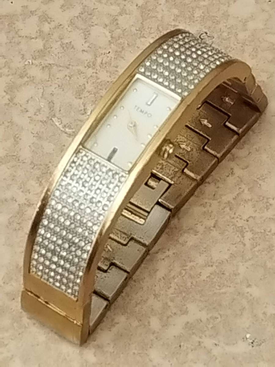 LADIES STUNNING TEMPO GOLD PLATED WATCH IN EXCELLENT WORKING CONDITION