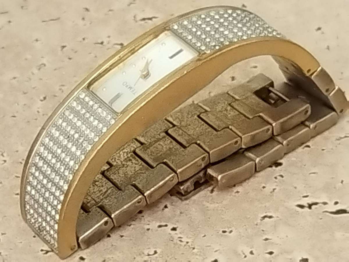 LADIES STUNNING TEMPO GOLD PLATED WATCH IN EXCELLENT WORKING CONDITION