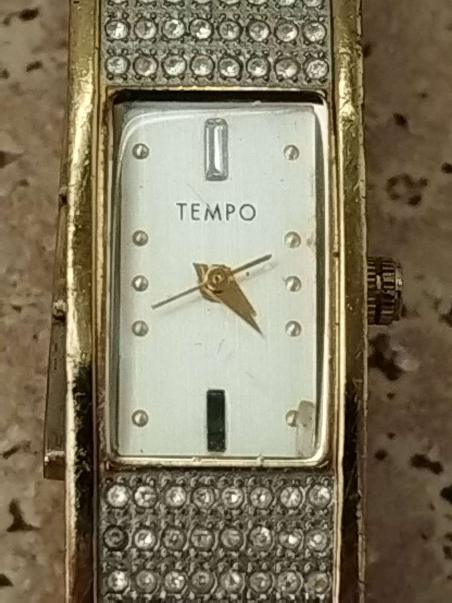 LADIES STUNNING TEMPO GOLD PLATED WATCH IN EXCELLENT WORKING CONDITION