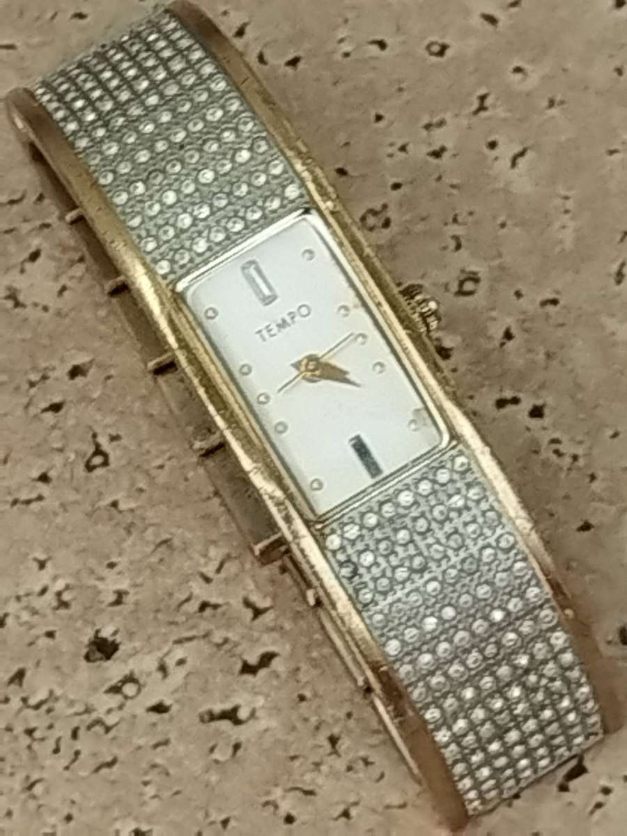 LADIES STUNNING TEMPO GOLD PLATED WATCH IN EXCELLENT WORKING CONDITION