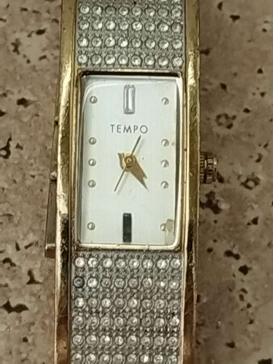 LADIES STUNNING TEMPO GOLD PLATED WATCH IN EXCELLENT WORKING CONDITION