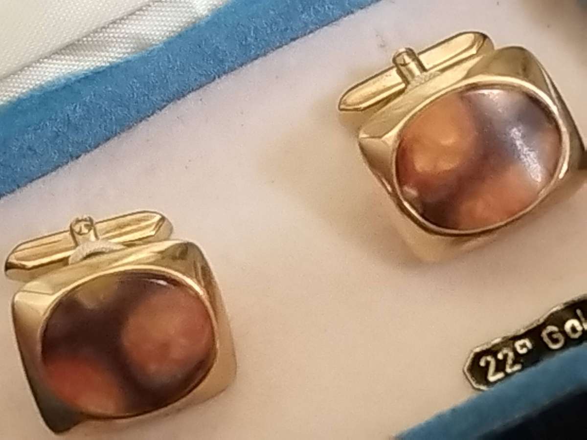 MENS VINTAGE 22CT GOLD CLAD TIGER EYE CUFFLINKS WITH ORIGINAL DISPLAY BOX