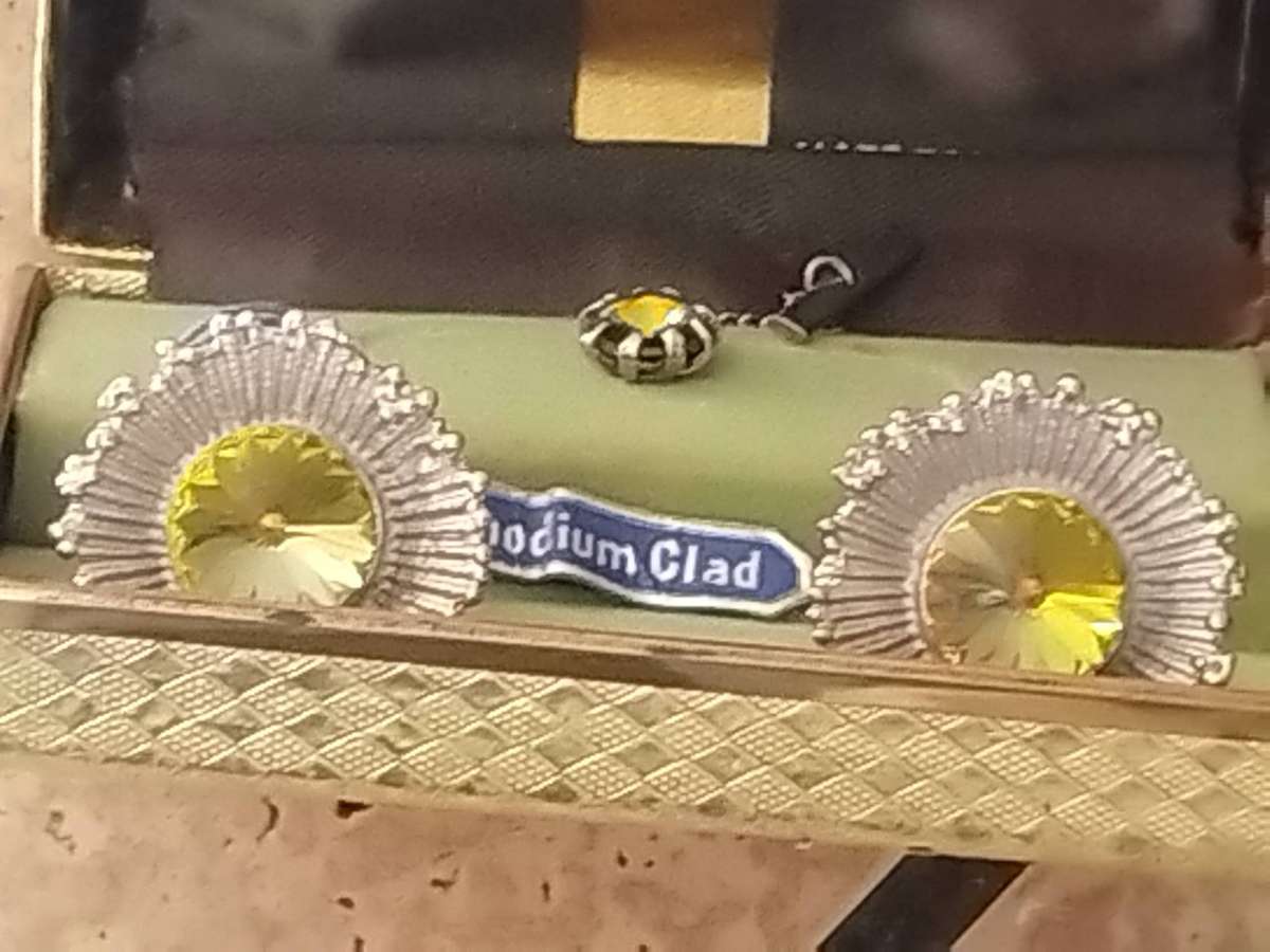 MENS VINTAGE RHODIUM CLAD CUFFLINKS IN ORIGINAL DISPLAY BOX