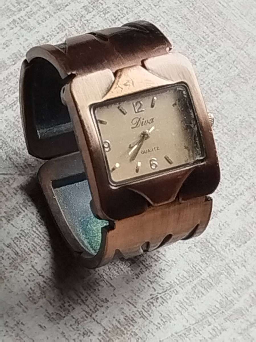 LADIES DIVA BRONZE BANGLE WATCH IN EXCELLENT WORKING CONDITION