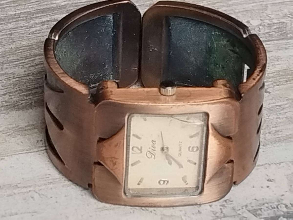 LADIES DIVA BRONZE BANGLE WATCH IN EXCELLENT WORKING CONDITION