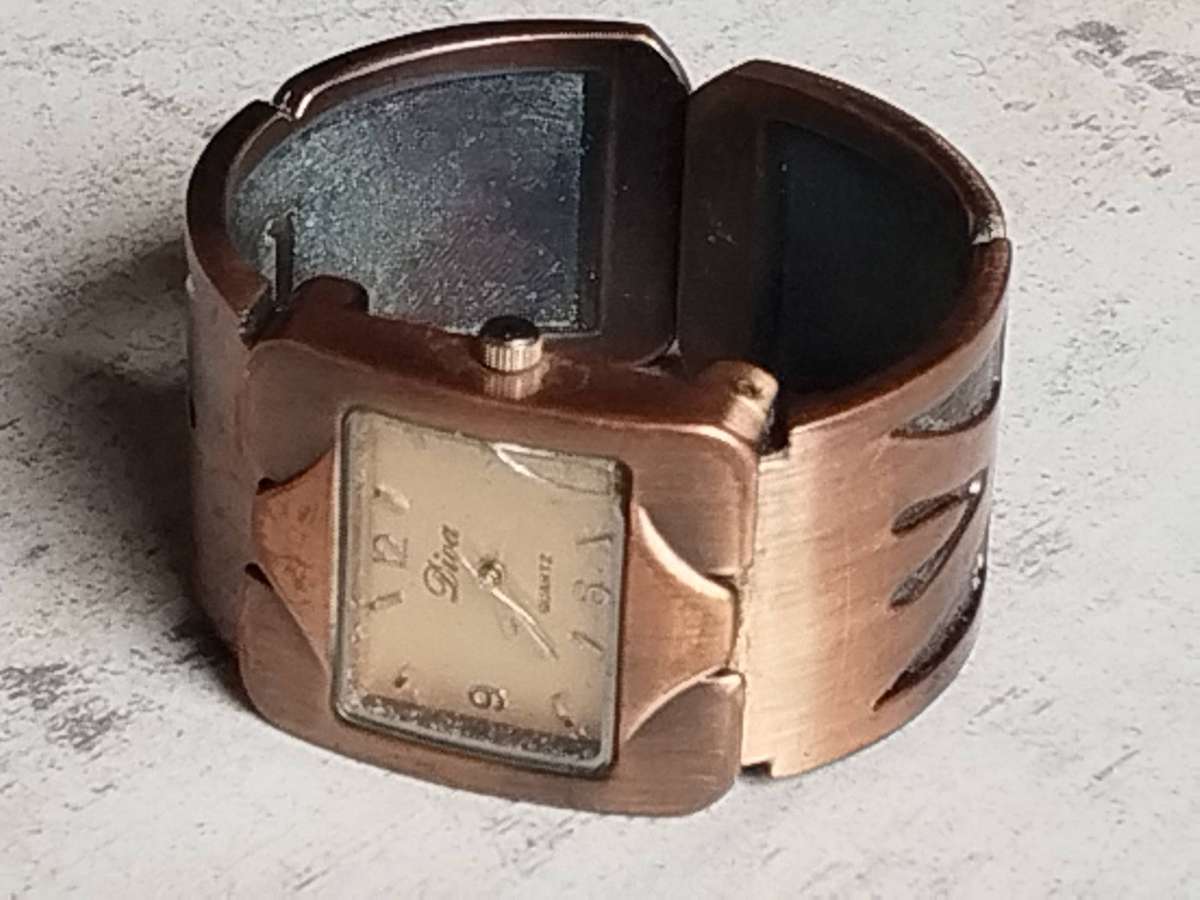 LADIES DIVA BRONZE BANGLE WATCH IN EXCELLENT WORKING CONDITION
