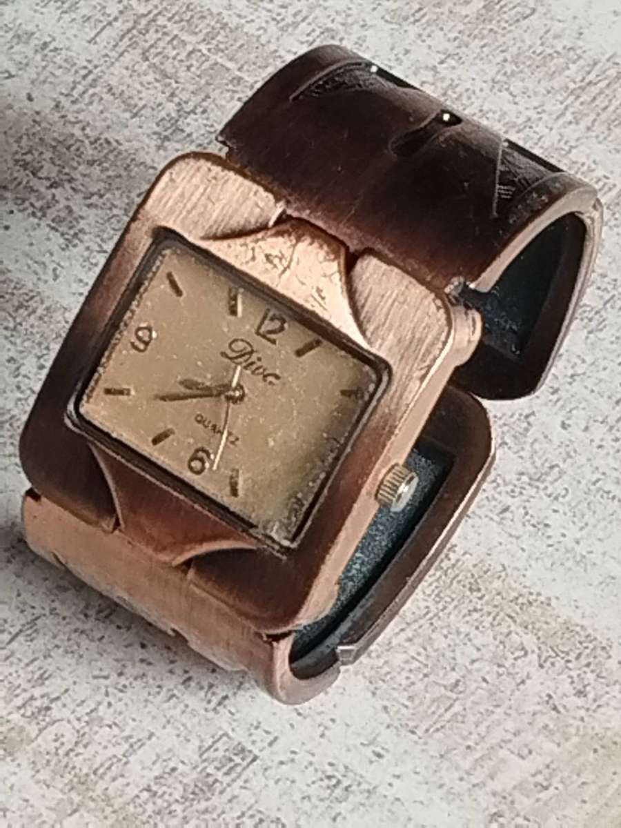 LADIES DIVA BRONZE BANGLE WATCH IN EXCELLENT WORKING CONDITION