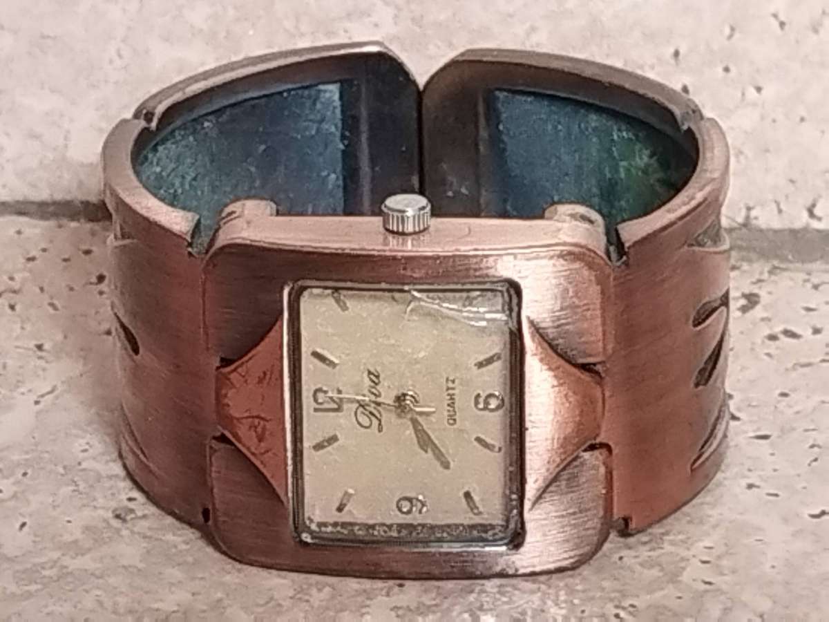 LADIES DIVA BRONZE BANGLE WATCH IN EXCELLENT WORKING CONDITION