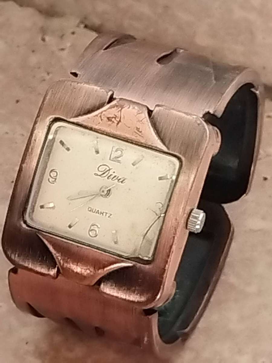 LADIES DIVA BRONZE BANGLE WATCH IN EXCELLENT WORKING CONDITION