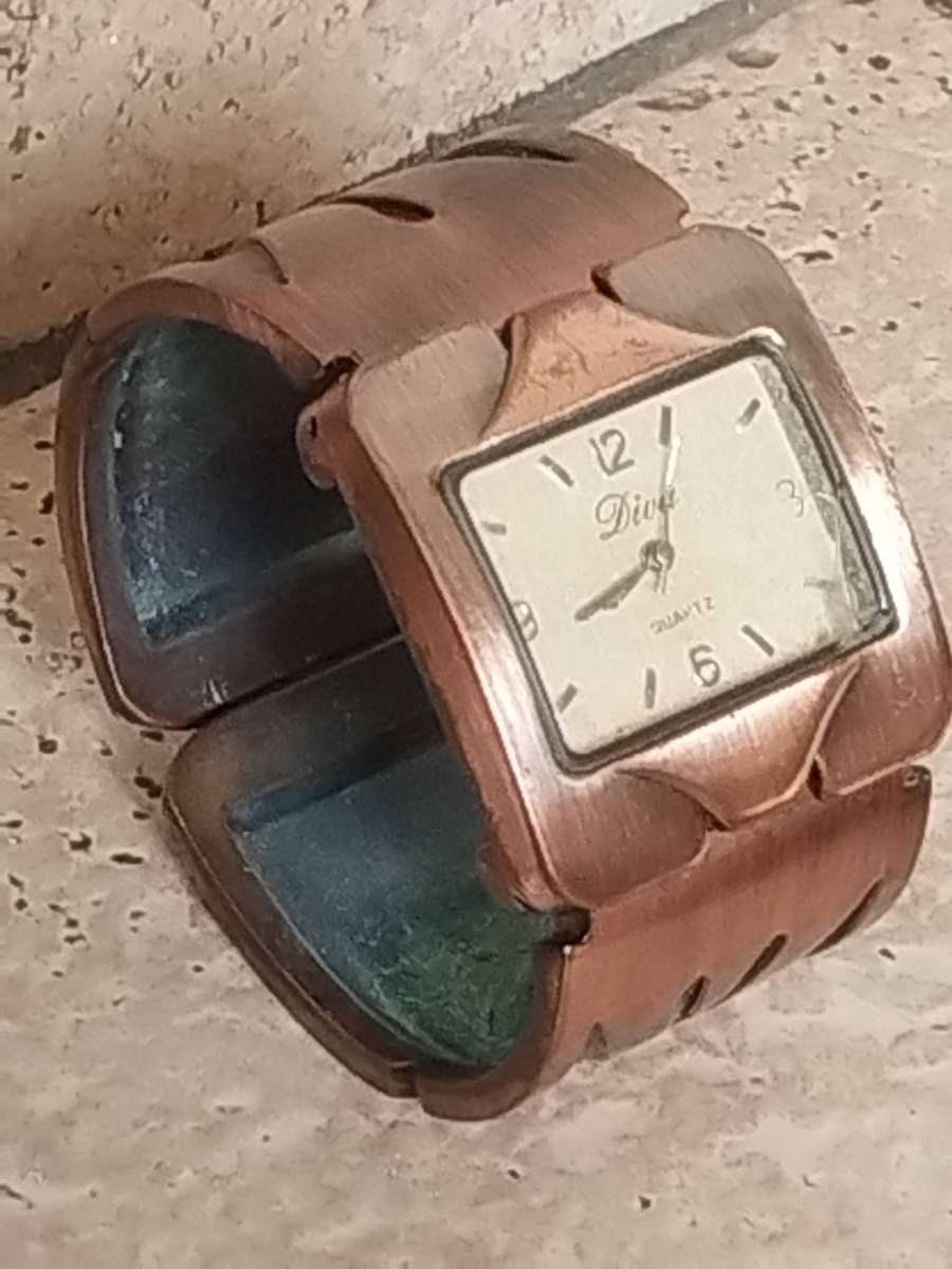 LADIES DIVA BRONZE BANGLE WATCH IN EXCELLENT WORKING CONDITION