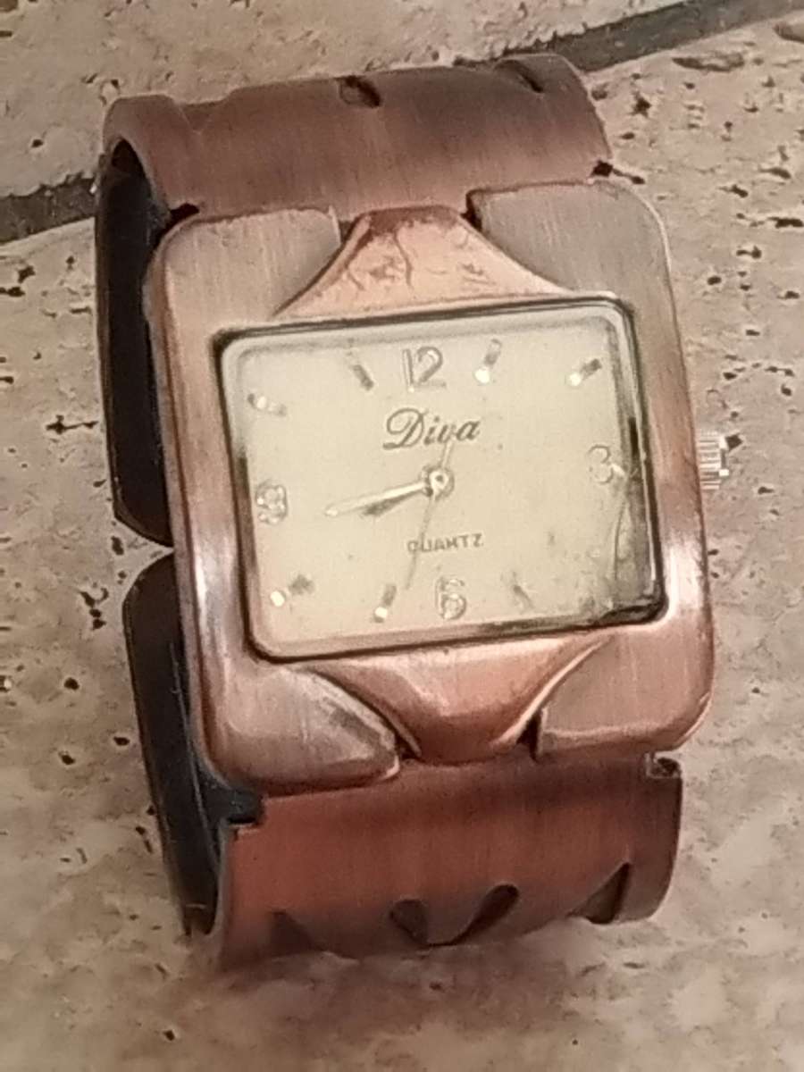 LADIES DIVA BRONZE BANGLE WATCH IN EXCELLENT WORKING CONDITION