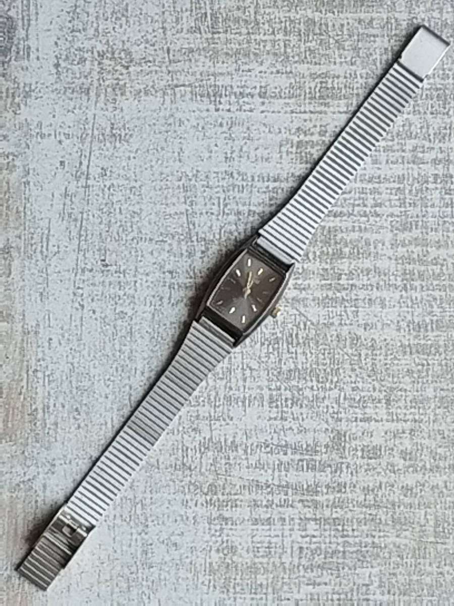 LADIES STUNNING CHEVAL WATCH WITH STAINLESS STEEL STRAP IN EXCELLENT WORKING CONDITION