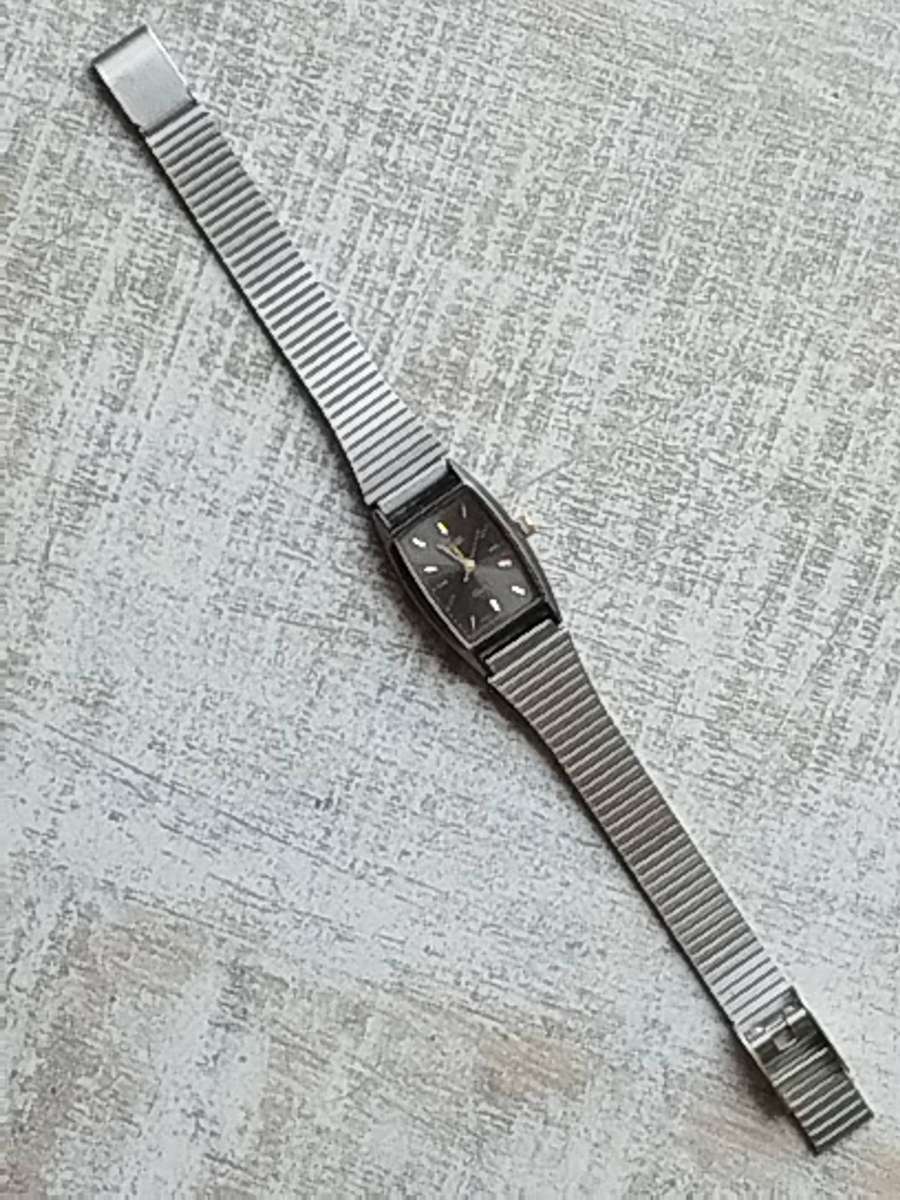 LADIES STUNNING CHEVAL WATCH WITH STAINLESS STEEL STRAP IN EXCELLENT WORKING CONDITION