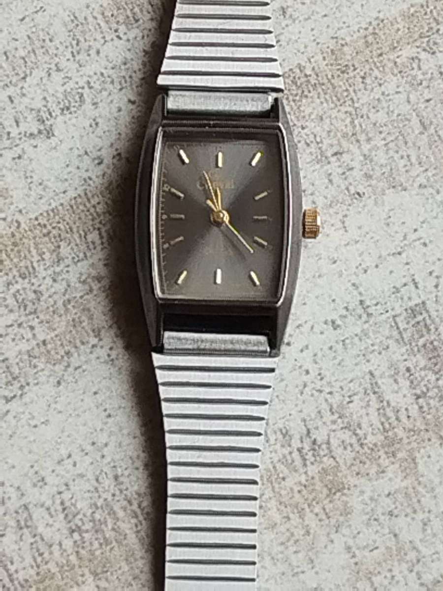 LADIES STUNNING CHEVAL WATCH WITH STAINLESS STEEL STRAP IN EXCELLENT WORKING CONDITION
