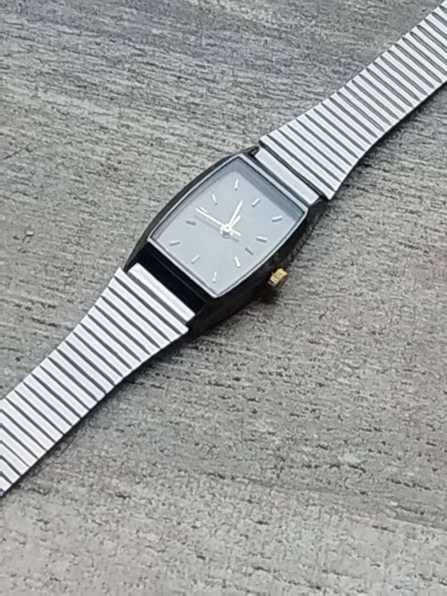 LADIES STUNNING CHEVAL WATCH WITH STAINLESS STEEL STRAP IN EXCELLENT WORKING CONDITION