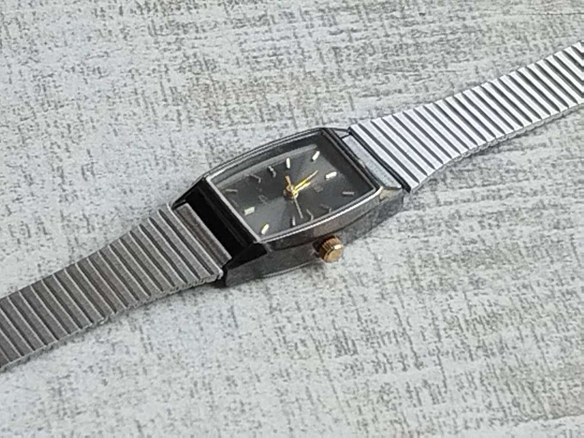 LADIES STUNNING CHEVAL WATCH WITH STAINLESS STEEL STRAP IN EXCELLENT WORKING CONDITION