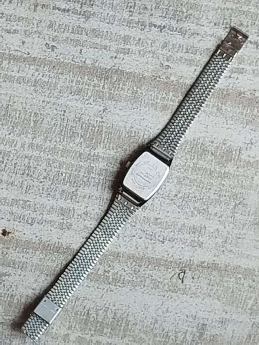 LADIES STUNNING CHEVAL WATCH WITH STAINLESS STEEL STRAP IN EXCELLENT WORKING CONDITION