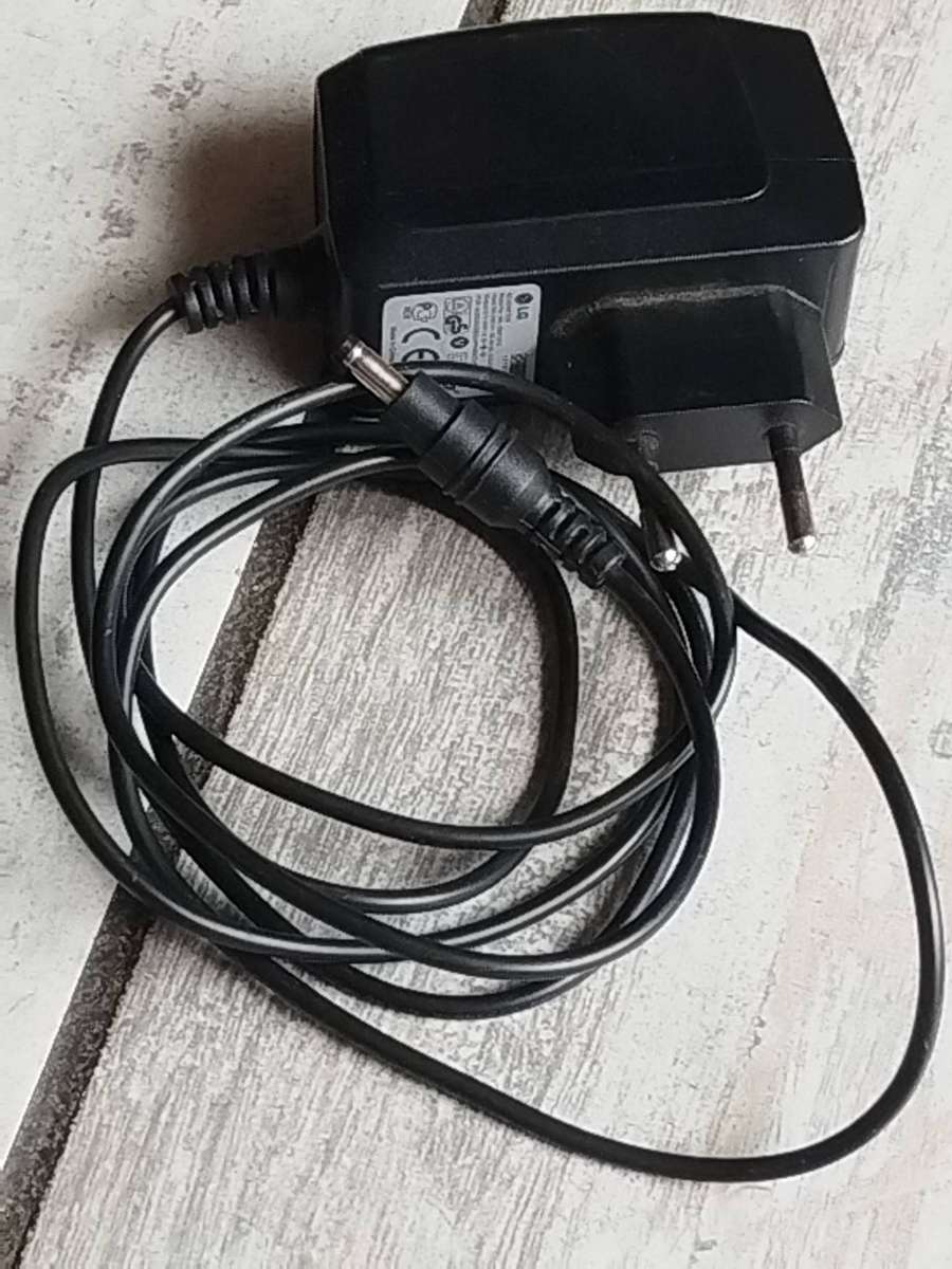 TEAC PORTABLE RECHARGEABLE DVD PLAYER MODEL PDVD-707B