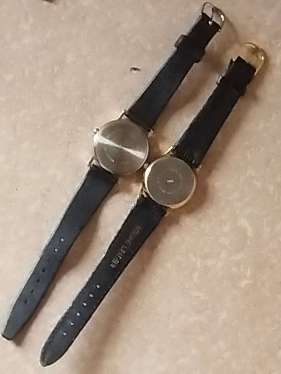 MENS SILVER AND GOLD WATCH SET BOTH IN EXCELLENT WORKING CONDITION - BIDDING FOR BOTH WATCHES