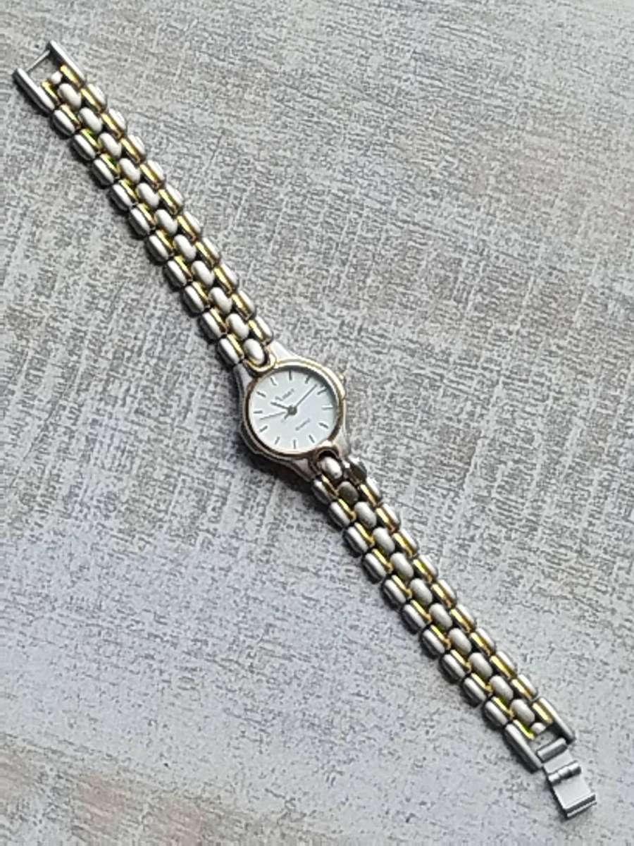 LADIES AVANT 2-TONE WATCH IN EXCELLENT WORKING CONDITION - UNUSED UNWORN STILL IN PACKAGING