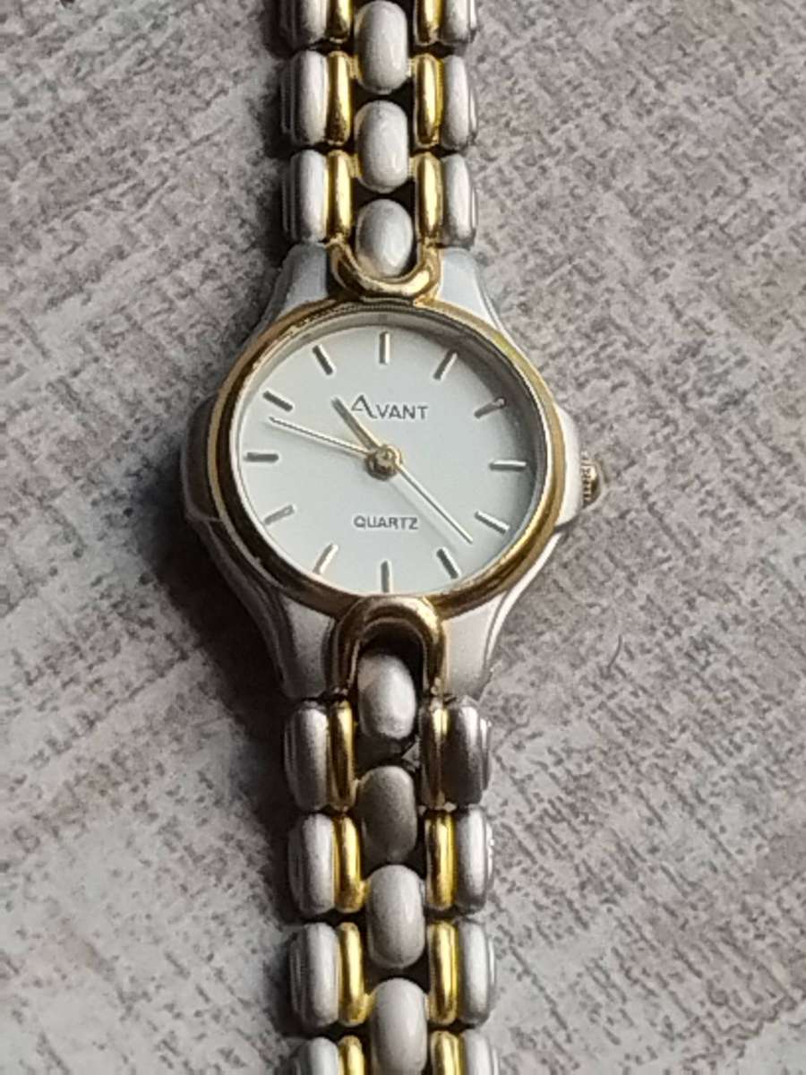 LADIES AVANT 2-TONE WATCH IN EXCELLENT WORKING CONDITION - UNUSED UNWORN STILL IN PACKAGING