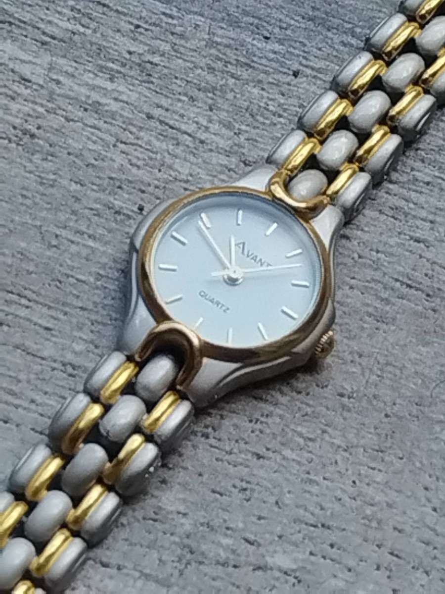 LADIES AVANT 2-TONE WATCH IN EXCELLENT WORKING CONDITION - UNUSED UNWORN STILL IN PACKAGING