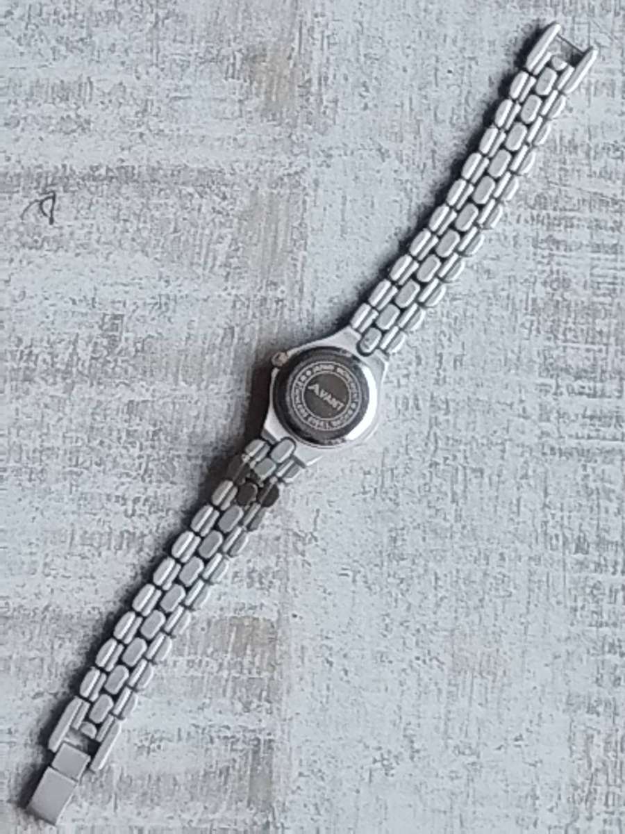 LADIES AVANT 2-TONE WATCH IN EXCELLENT WORKING CONDITION - UNUSED UNWORN STILL IN PACKAGING