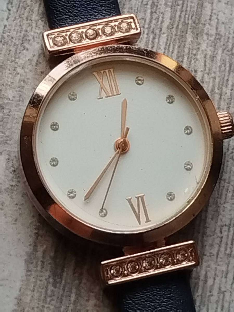 LADIES WATCH COLLECTION ALL IN EXCELLENT WORKING CONDITION - BIDDING FOR ALL 5 WATCHES